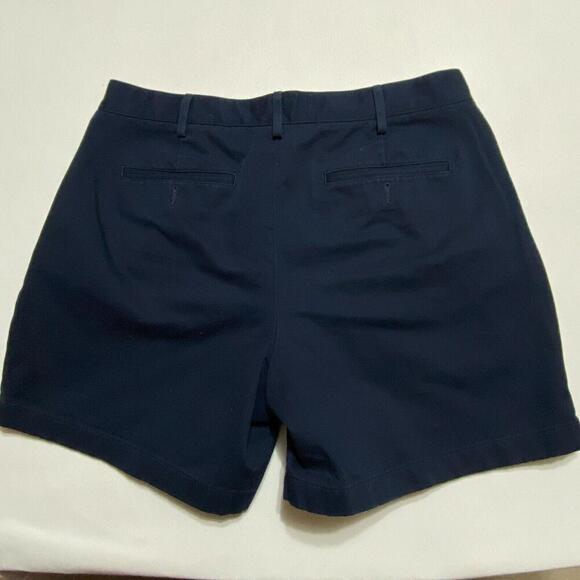 Lands'End Relaxed fit Pleated front Women's size 35 Dark blue Twill Shorts - Picture 2 of 5